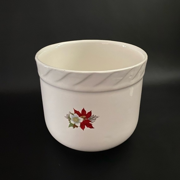 Poinsettia Pattern Ceramic Flower Pot - Picture 2 of 10